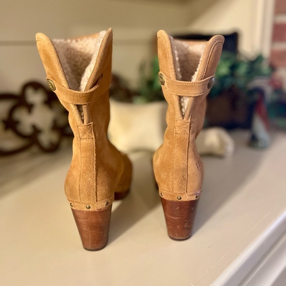 UGG Lynnea Stud Shearling Lined Clog Tan Leather Heel Ankle Boots Size 6 Boho - Picture 9 of 16